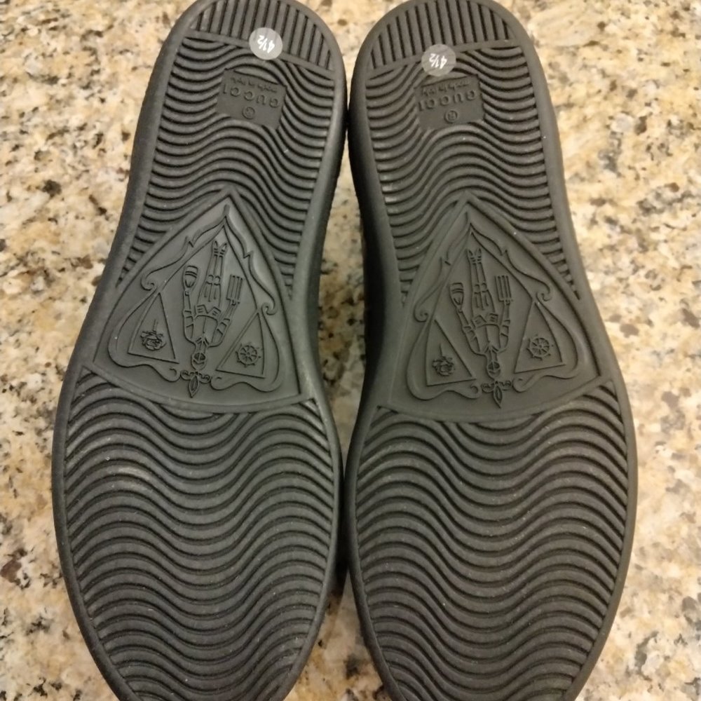 Gucci Tennis Black Men's or Women's. Never worn with box and dust bag. - Picture 3 of 5